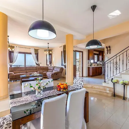 Petrides Villa Argaka