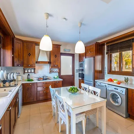Villa Petrides *