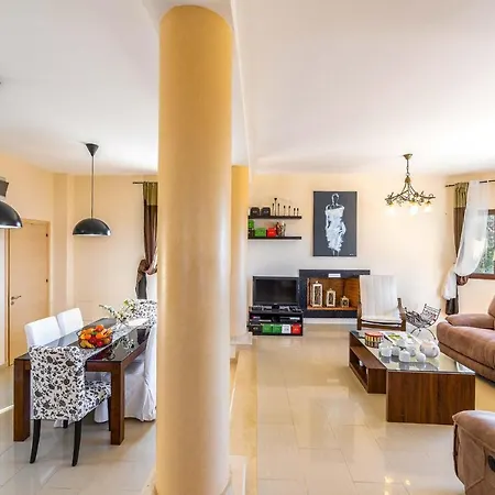 Villa Petrides *