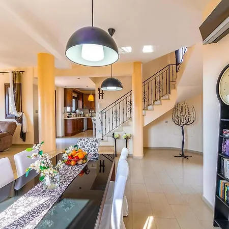 Villa Petrides *